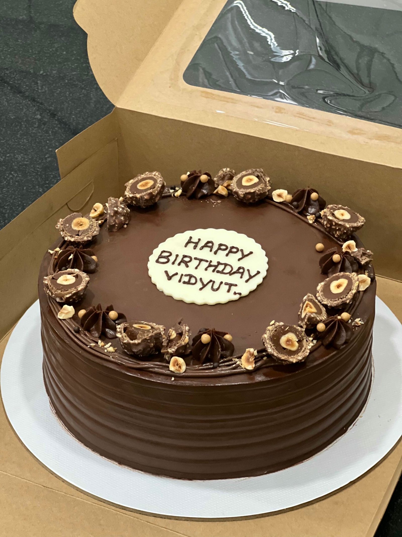 Dark chocolate and hazelnut praline cake 2kg